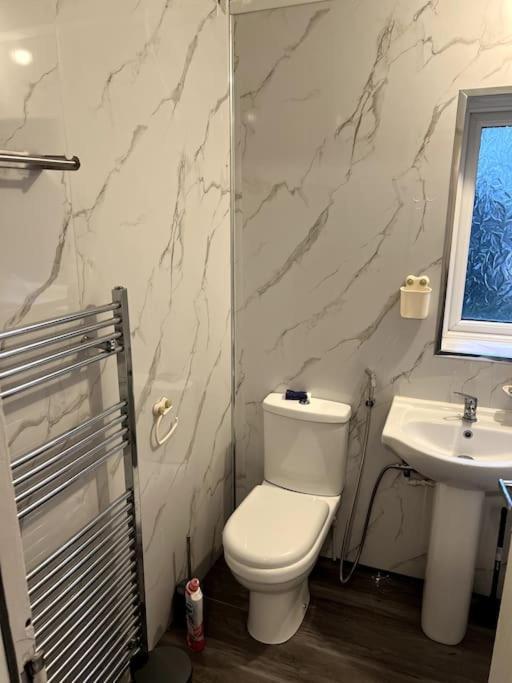 Spacious City Centre Home Near Hospital & M5 Worcester Exterior foto